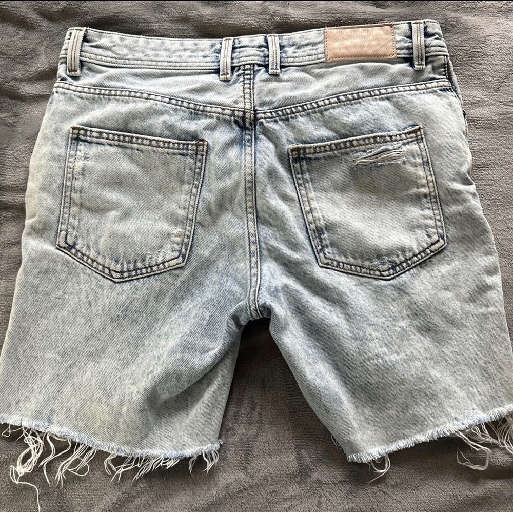 Bershka Denim 90s Wash Distressed Jean Shorts Size 31 - Picture 3 of 4